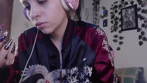                      100   online show from 12.25.24