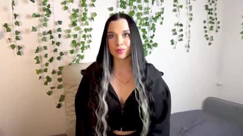 Mary Jenet online show from 09.30.25