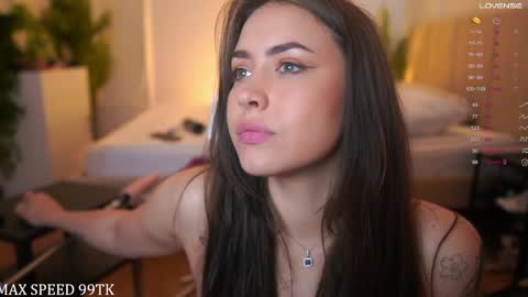 Snapshot of mary_lise chatting on 06.05.26 Caroline qeeentease - ints qeentease - twitter online show from 06.05.26