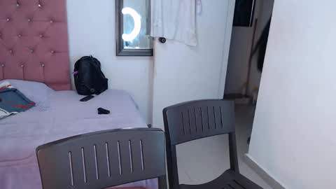 Snapshot of mary_live18 chatting on 03.09.25 Hi guys im Mary online show from 03.09.25