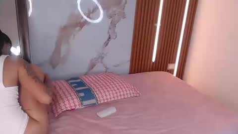 Snapshot of mary_live18 chatting on 09.25.25 Hi guys im Mary online show from 09.25.25