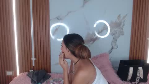 Snapshot of mary_live18 chatting on 10.19.25 Hi guys im Mary online show from 10.19.25