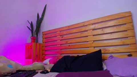 Snapshot of mary_magic chatting on 03.08.25 mary_magic online show from 03.08.25