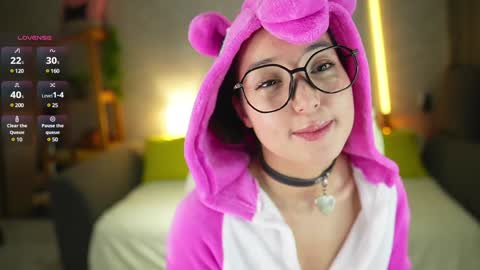 Snapshot of mary_shiota chatting on 12.19.24 HelIo Everyone Im MaryWelcome to my room and lets have a good time together with me online show from 12.19.24