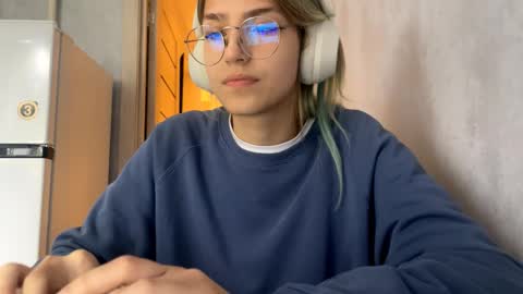Kira online show from 09.19.25
