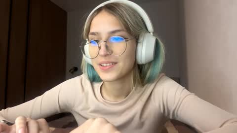 Kira online show from 09.20.25