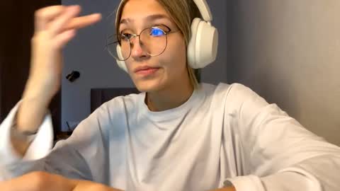 Kira online show from 09.21.25