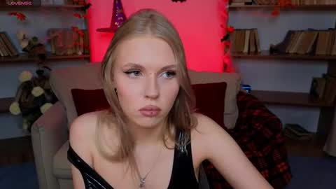 Snapshot of maryan_aa chatting on 10.21.25 Maryana online show from 10.21.25