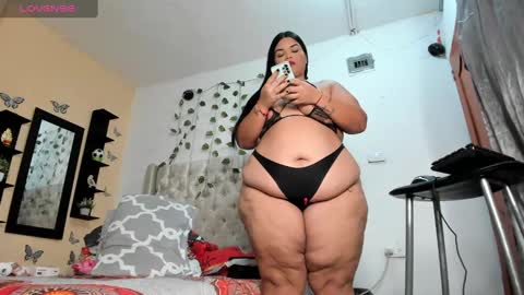 Marycurvy online show from 01.12.25