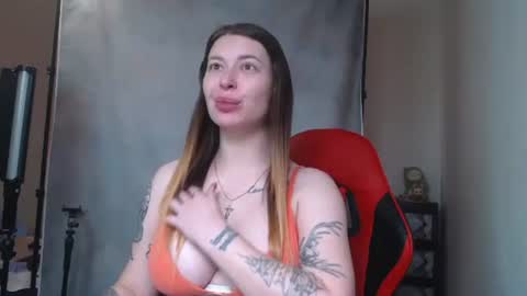 Snapshot of maryhotloves chatting on 10.28.25 MaryHotLoves online show from 10.28.25