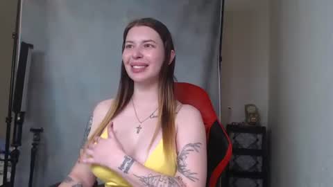 Snapshot of maryhotloves chatting on 11.04.25 MaryHotLoves online show from 11.04.25