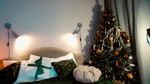 Snapshot of marykeysss chatting on 12.12.24 Bun online show from 12.12.24