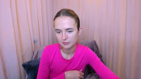 Snapshot of marylee_21 chatting on 11.21.25 Mari online show from 11.21.25