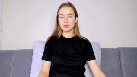 Snapshot of marylee_21 chatting on 11.25.25 Mari online show from 11.25.25