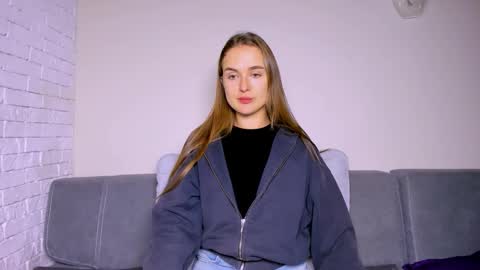 Snapshot of marylee_21 chatting on 11.25.25 Mari online show from 11.25.25