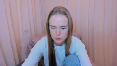 Snapshot of marylee_21 chatting on 11.26.25 Mari online show from 11.26.25