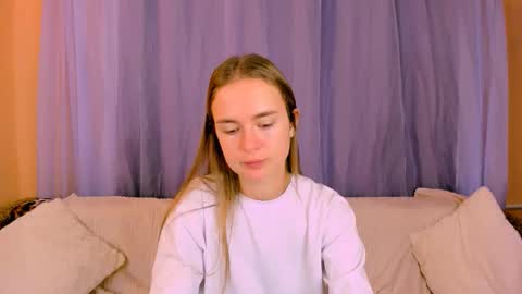 Snapshot of marylee_21 chatting on 11.27.25 Mari online show from 11.27.25