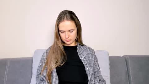 Snapshot of marylee_21 chatting on 12.18.25 Mari online show from 12.18.25