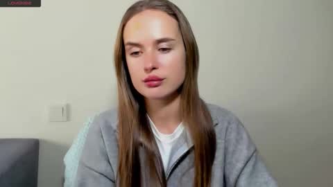 Snapshot of marylee_21 chatting on 12.22.25 Mari online show from 12.22.25