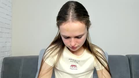 Snapshot of marylee_21 chatting on 12.23.25 Mari online show from 12.23.25