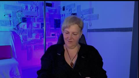 Snapshot of marymogan chatting on 10.03.25 marymogan online show from 10.03.25