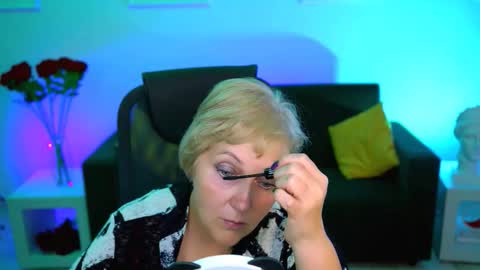 Snapshot of marymogan chatting on 10.09.25 marymogan online show from 10.09.25