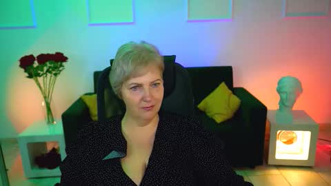 Snapshot of marymogan chatting on 10.15.25 marymogan online show from 10.15.25