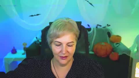 Snapshot of marymogan chatting on 10.20.25 marymogan online show from 10.20.25