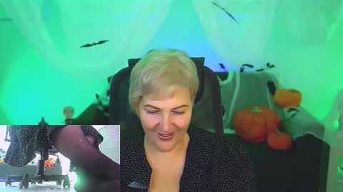 Snapshot of marymogan chatting on 10.21.25 marymogan online show from 10.21.25