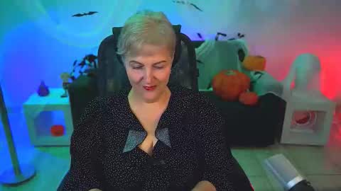 Snapshot of marymogan chatting on 10.22.25 marymogan online show from 10.22.25