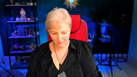 Snapshot of marymogan chatting on 10.27.25 marymogan online show from 10.27.25