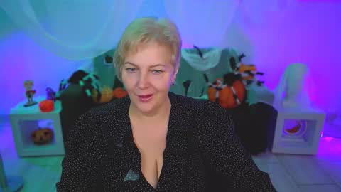 Snapshot of marymogan chatting on 11.04.25 marymogan online show from 11.04.25