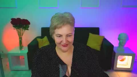 Snapshot of marymogan chatting on 11.11.25 marymogan online show from 11.11.25