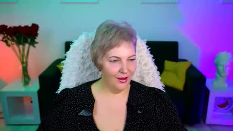 Snapshot of marymogan chatting on 11.17.25 marymogan online show from 11.17.25