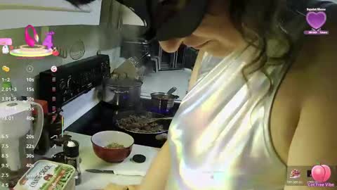 Snapshot of marynka21 chatting on 10.29.25 marynka21 online show from 10.29.25