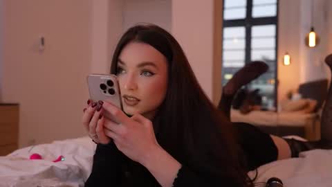 Marina online show from 12.19.25