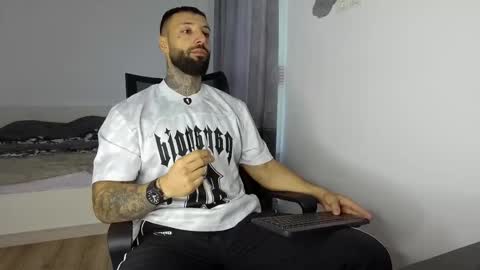 Snapshot of masculineguy69 chatting on 10.15.25 masculineguy69 online show from 10.15.25