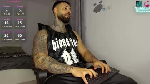 Snapshot of masculineguy69 chatting on 11.16.25 masculineguy69 online show from 11.16.25