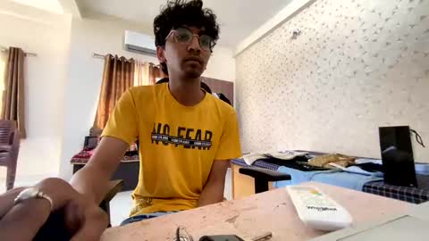 maskboyz2003 online show from 10.19.25