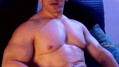 masked_bodybuilder online show from 01.18.25