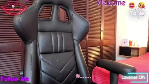 Snapshot of maskedgirl01 chatting on 05.27.26 Scarlet online show from 05.27.26