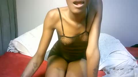 Snapshot of maskgang001 chatting on 10.10.25 maskgang001 online show from 10.10.25