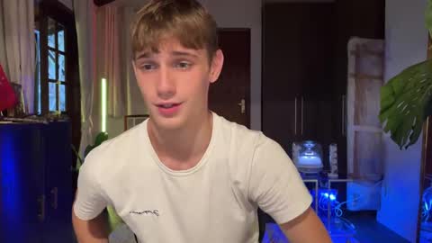 Snapshot of mason_gallagher chatting on 10.17.25 Mason online show from 10.17.25