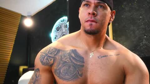 Snapshot of massimowalton2 chatting on 11.05.25 massimowalton2 online show from 11.05.25