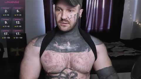 Snapshot of master_oil chatting on 09.28.25 Huge Alex online show from 09.28.25