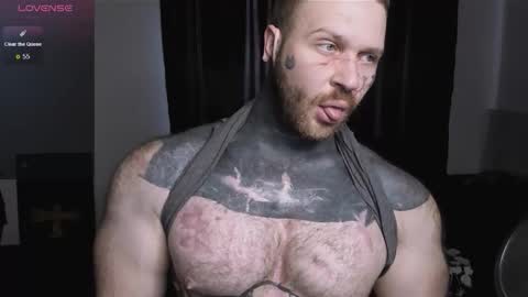 Snapshot of master_oil chatting on 10.06.25 Huge Alex online show from 10.06.25