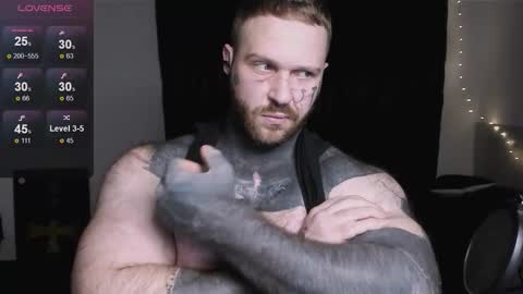 Snapshot of master_oil chatting on 10.12.25 Huge Alex online show from 10.12.25