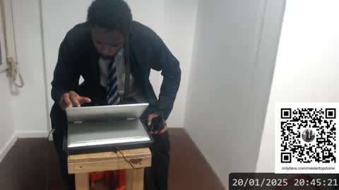 Snapshot of masterdomfuck chatting on 01.20.25 Masterdomfuck online show from 01.20.25