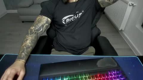 Snapshot of masterkingmuscle chatting on 01.15.25 masterkingmuscle online show from 01.15.25