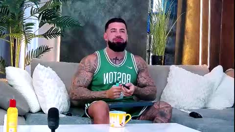 Snapshot of masterkingofmuscle chatting on 10.06.25 masterkingofmuscle online show from 10.06.25